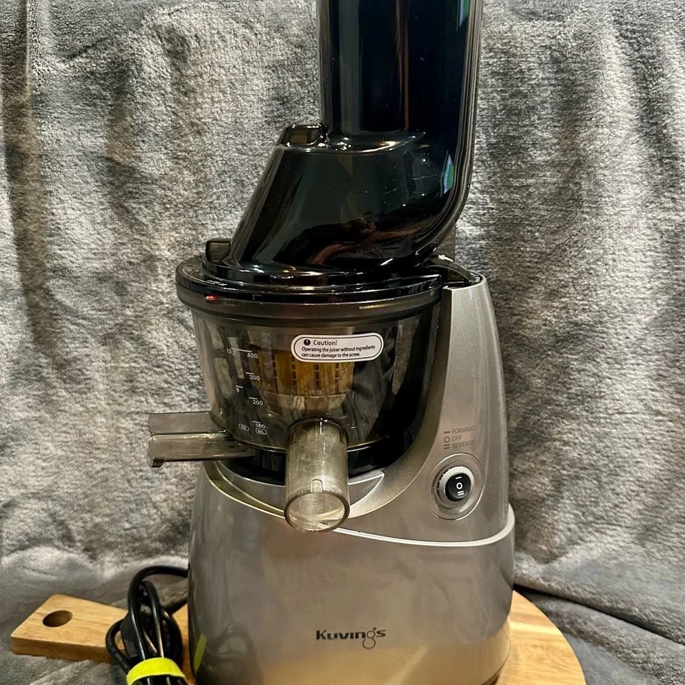 Kuvings Slow Juicer - Silver and Black
